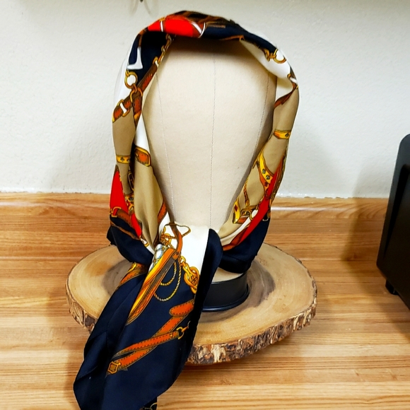 Women's scarf - Picture 1 of 8